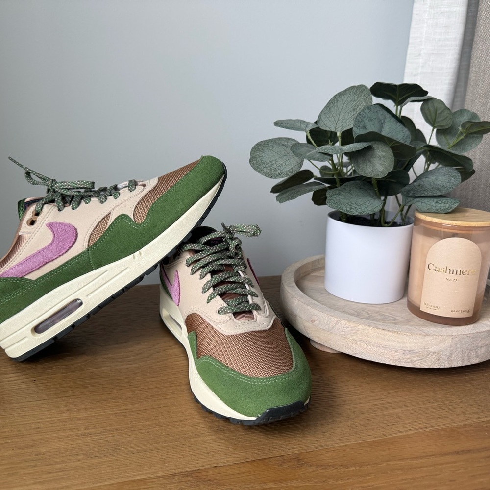 Nike Air Max 1 NH in Red and Green